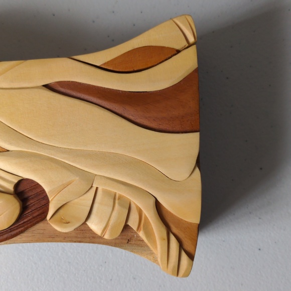 BLONDE ANGEL HAND-CARVED PUZZLE BOX - Picture 3 of 8